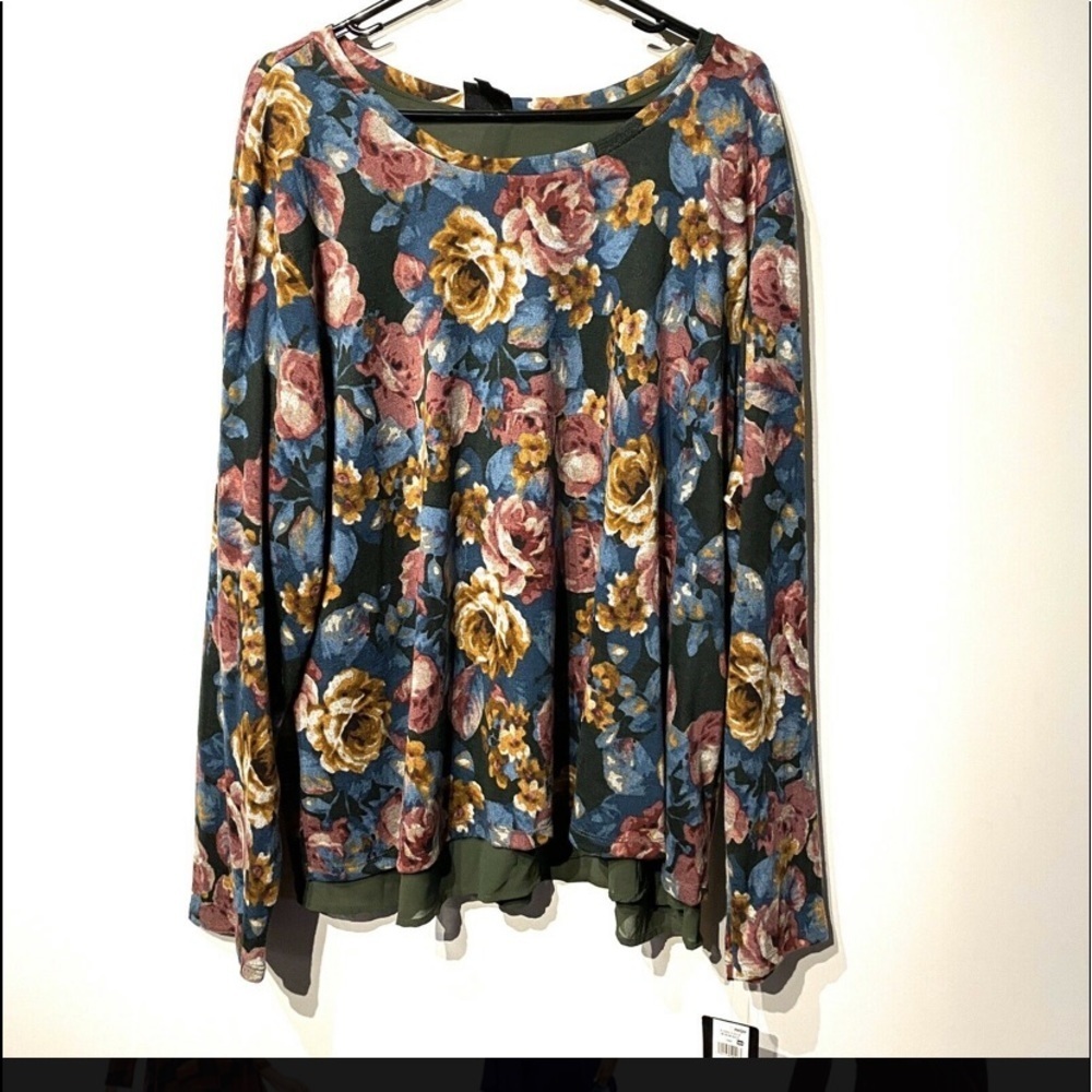 NWT Wallpapher split back underlayer top 1x